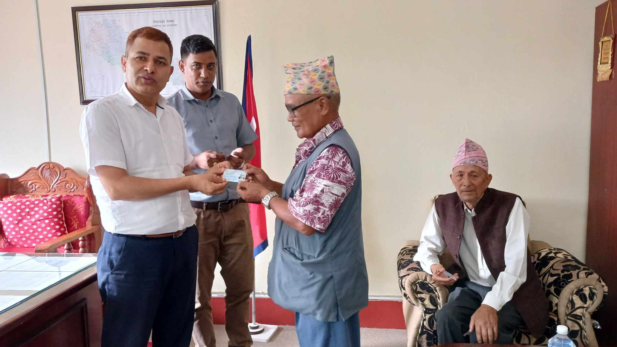 राष्ट्रिय परिचयपत्र वितरण